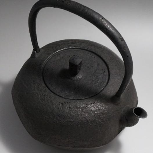 Kikko Gata Shape Japan Tetsubin Iron Kettle by Koizumi Nizaemon XI