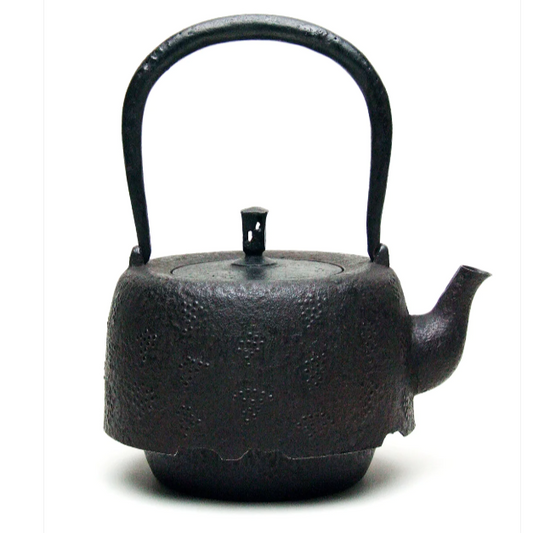 Budochirashi Araremon Odare Gata Shape Japan Tetsubin Iron Kettle by Koizumi Nizaemon XI