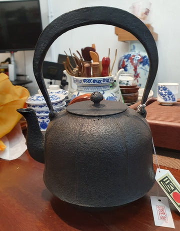Suzuran Gata "Lily of the Valley" Shape Japan Tetsubin Iron Kettle by Koizumi Nizaemon XI