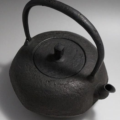 Kikko Gata Shape Japan Tetsubin Iron Kettle by Koizumi Nizaemon XI