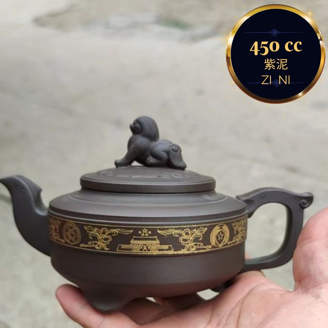 Zisha teapot Designed and supervised by Artist Level 1, FAN Wei-Qun (L1-2012) Zi Ni