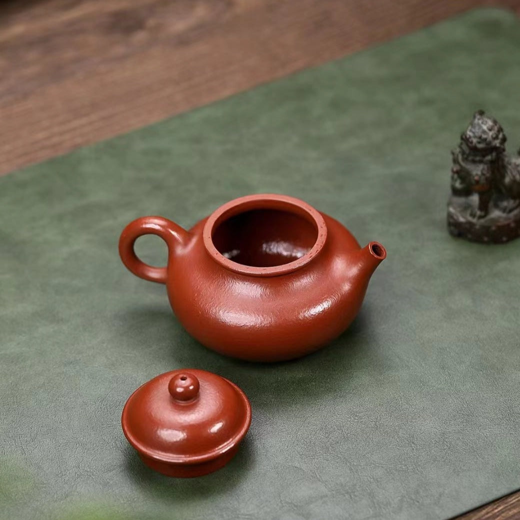 Zisha teapot RONG TIAN, handmade by artist Level 3, YANG Fei（L3-2021）Zhu Ni