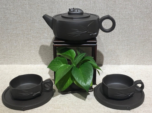 Zisha teapot Bear & Bamboo, handmade by Artist Level 1, Cao Yanping (L1-2012) Hei Ni