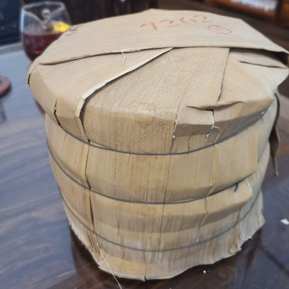 Daetea (Da Yi) Shou PuEr teacake 7262-701 普洱熟茶 2007