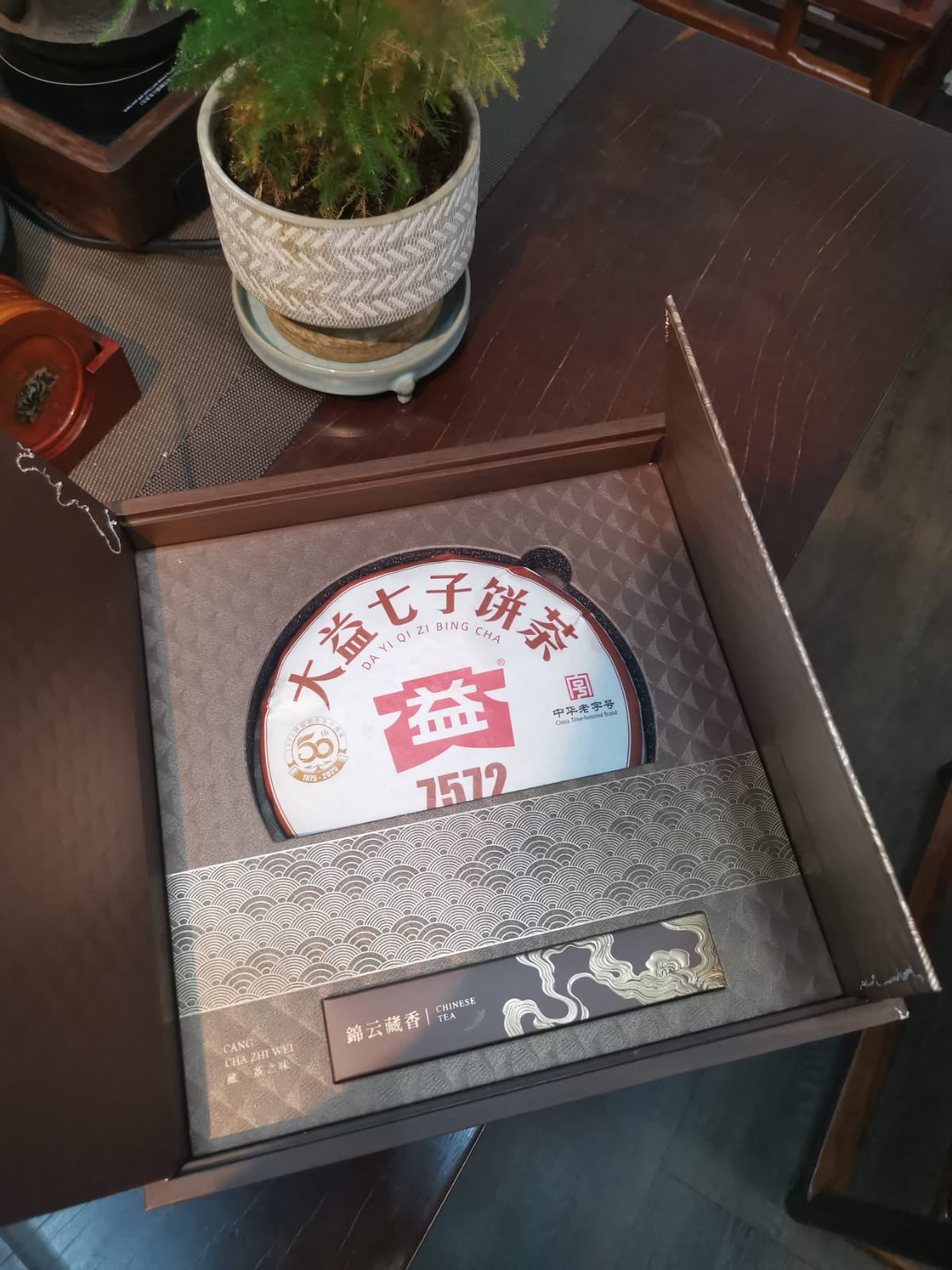 Tea Cake Gift Box with Tea Knife and Carrying Bag