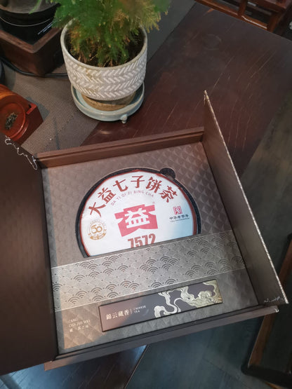 Tea Cake Gift Box with Tea Knife and Carrying Bag