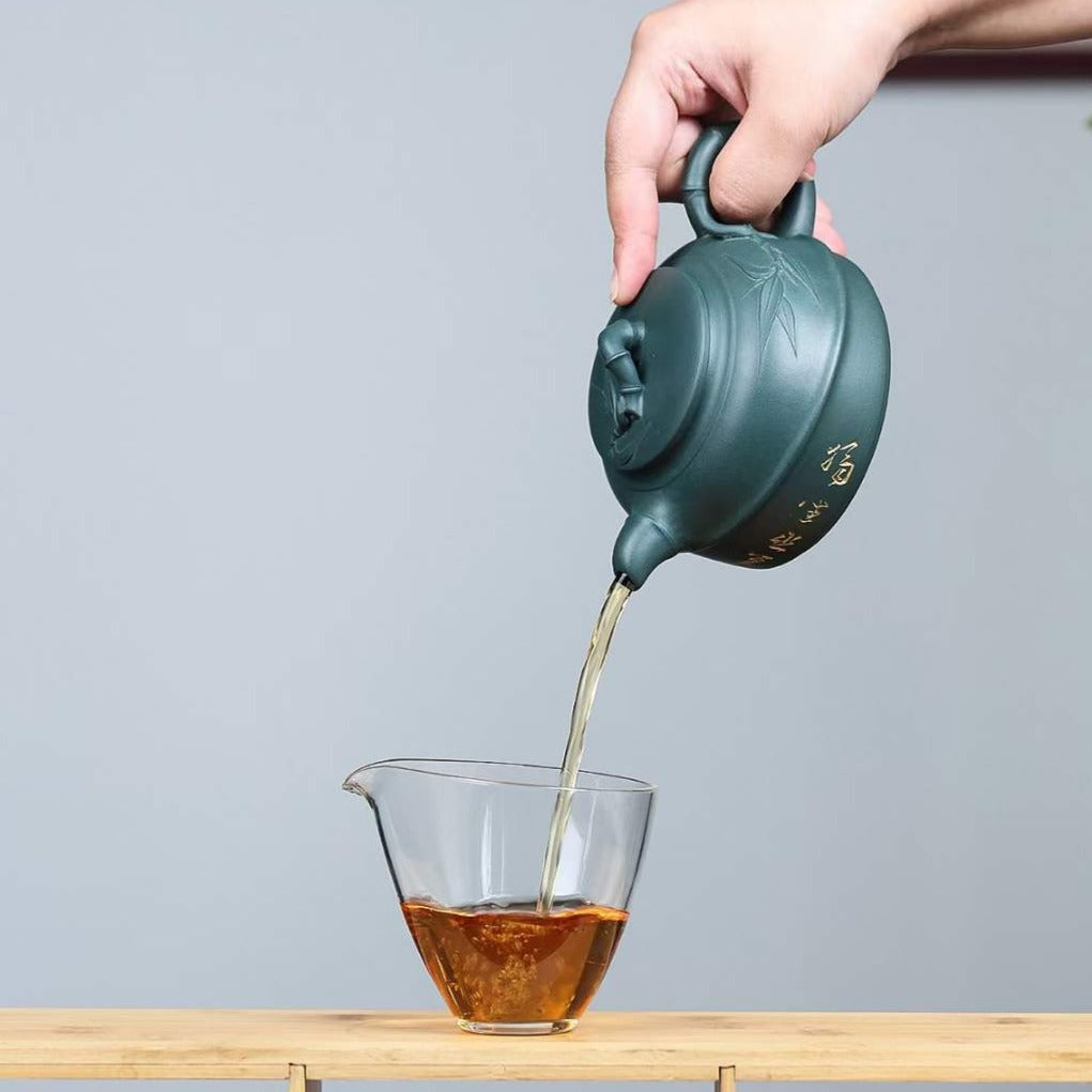 Zisha teapot Qu Zhu, handmade by artist Level 3, YANG Fei（L3-2021）Lv Ni