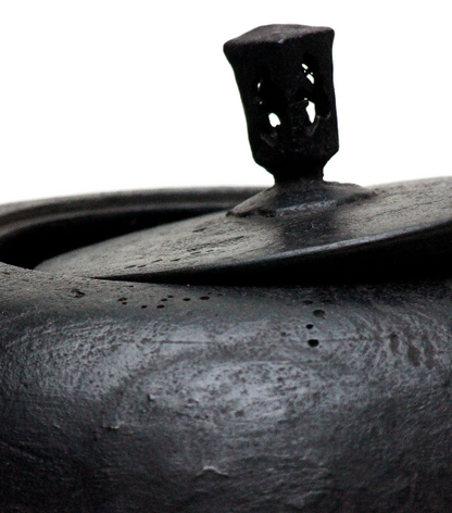 Kikko Gata Shape Japan Tetsubin Iron Kettle by Koizumi Nizaemon XI