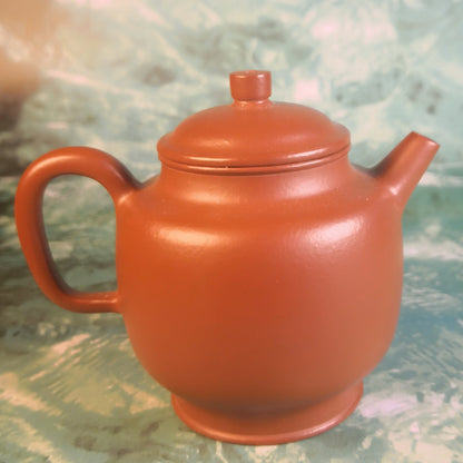 Zisha teapot Gong Deng, handmade by Artist Level 4 L4-2021) RAO Qing ZHU NI