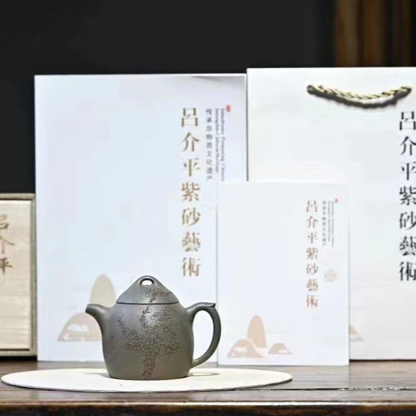 Zisha teapot Qin Quan, handmade by artist Level 3, LV Jie-Ping 吕介平（L3-2020） 青段 紫砂壶  “秦权”