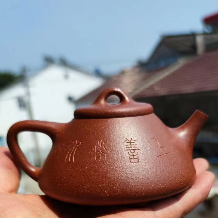 Zisha teapot Jiang Po Ni, Zi Ye Shi Piao, handmade by Studio Craftsmanship LIU Hai-Xia, Jiang Po Ni