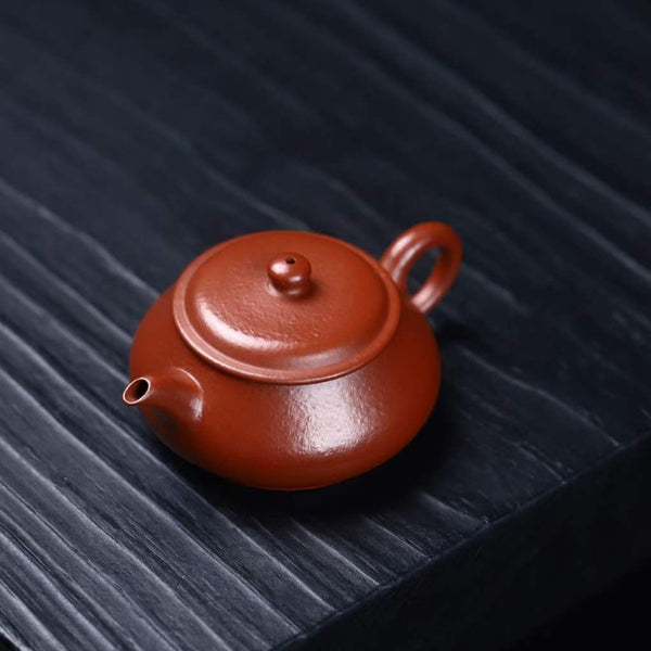 Zisha teapot by artist Level 4, ZHU Li-Ping 朱丽萍（L4-2015）朱泥 小明炉