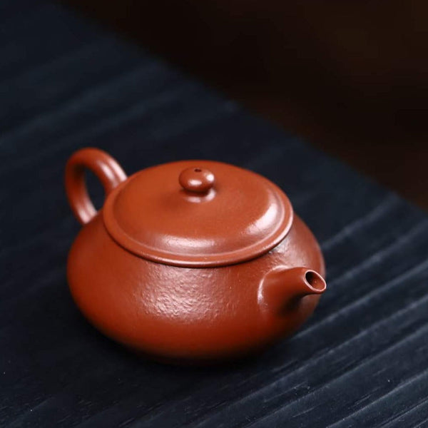 Zisha teapot by artist Level 4, ZHU Li-Ping 朱丽萍（L4-2015）朱泥 小明炉