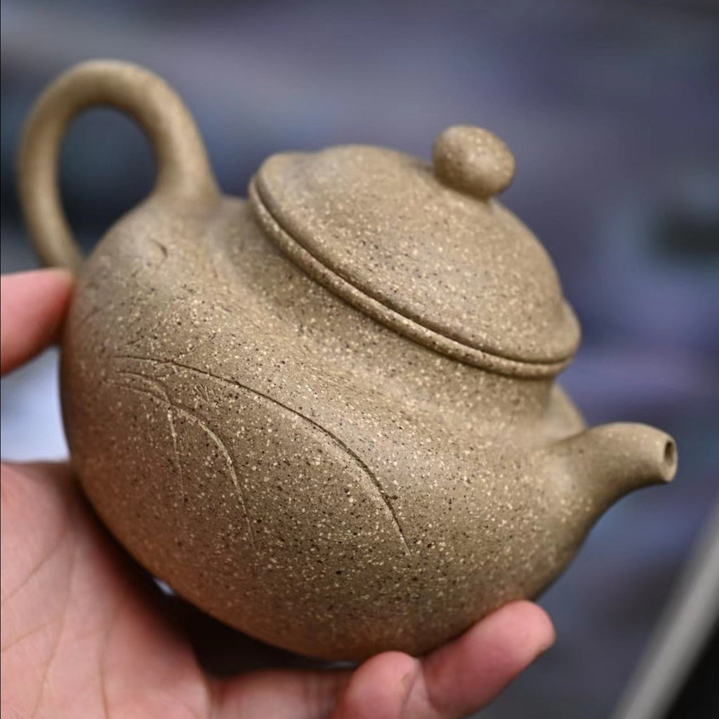 Zisha teapot Lian Zi, handmade by artist Level 3, YU Zhen 俞震（L3 