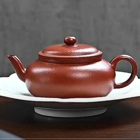 Zisha teapot by artist Level 3, CHEN Hua-Jun 陈华军（L3-2021）极品皱褶 小煤窑朱泥 紫砂壶  “扁宫灯”